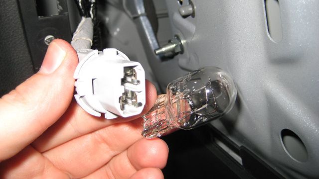 Auto Repairs Winnipeg tail light replacement